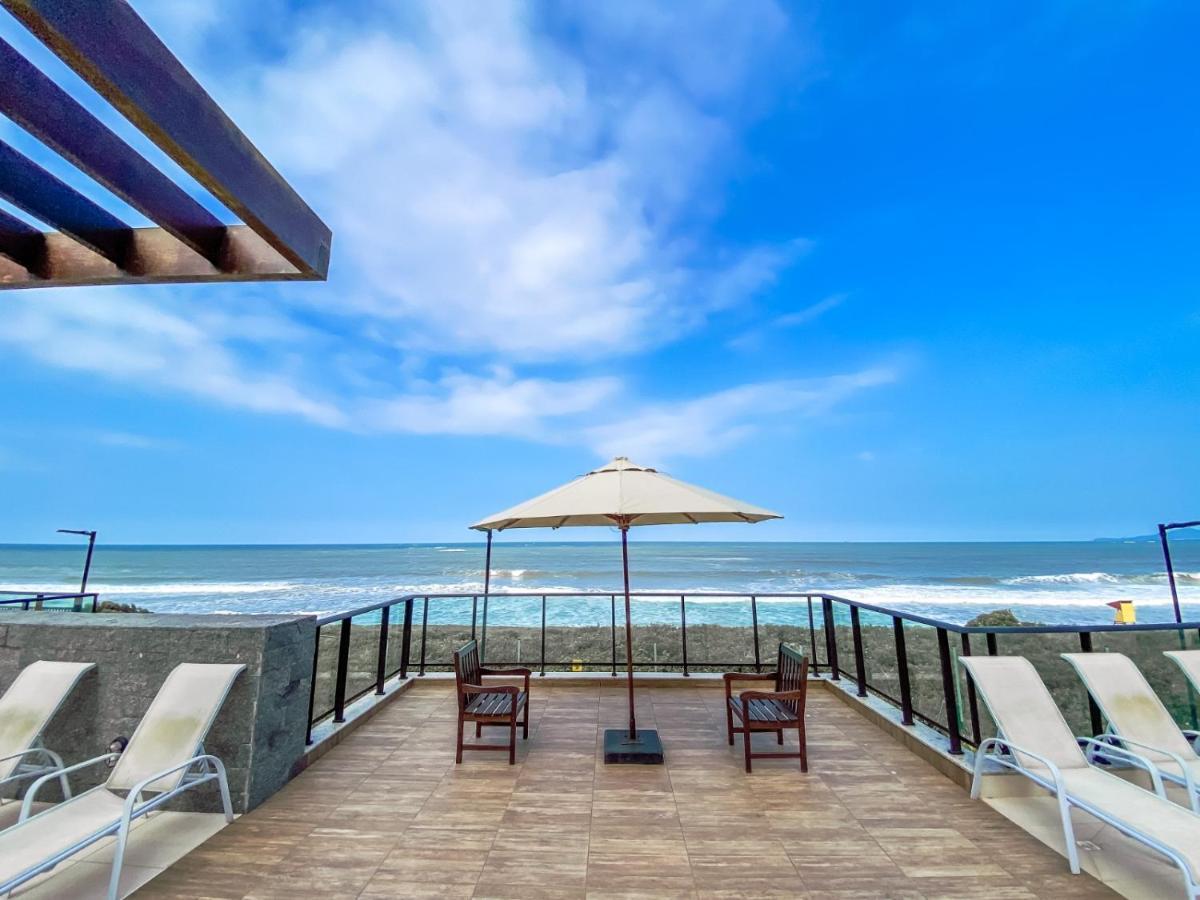 Em Barra Velha, Pe Na Areia E Vista Mar Apartamento